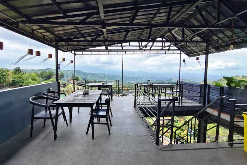 8 Cafe Alam Terdekat di Sentul, Ada Nuansa Sungai yang Sejuk (7).jpg