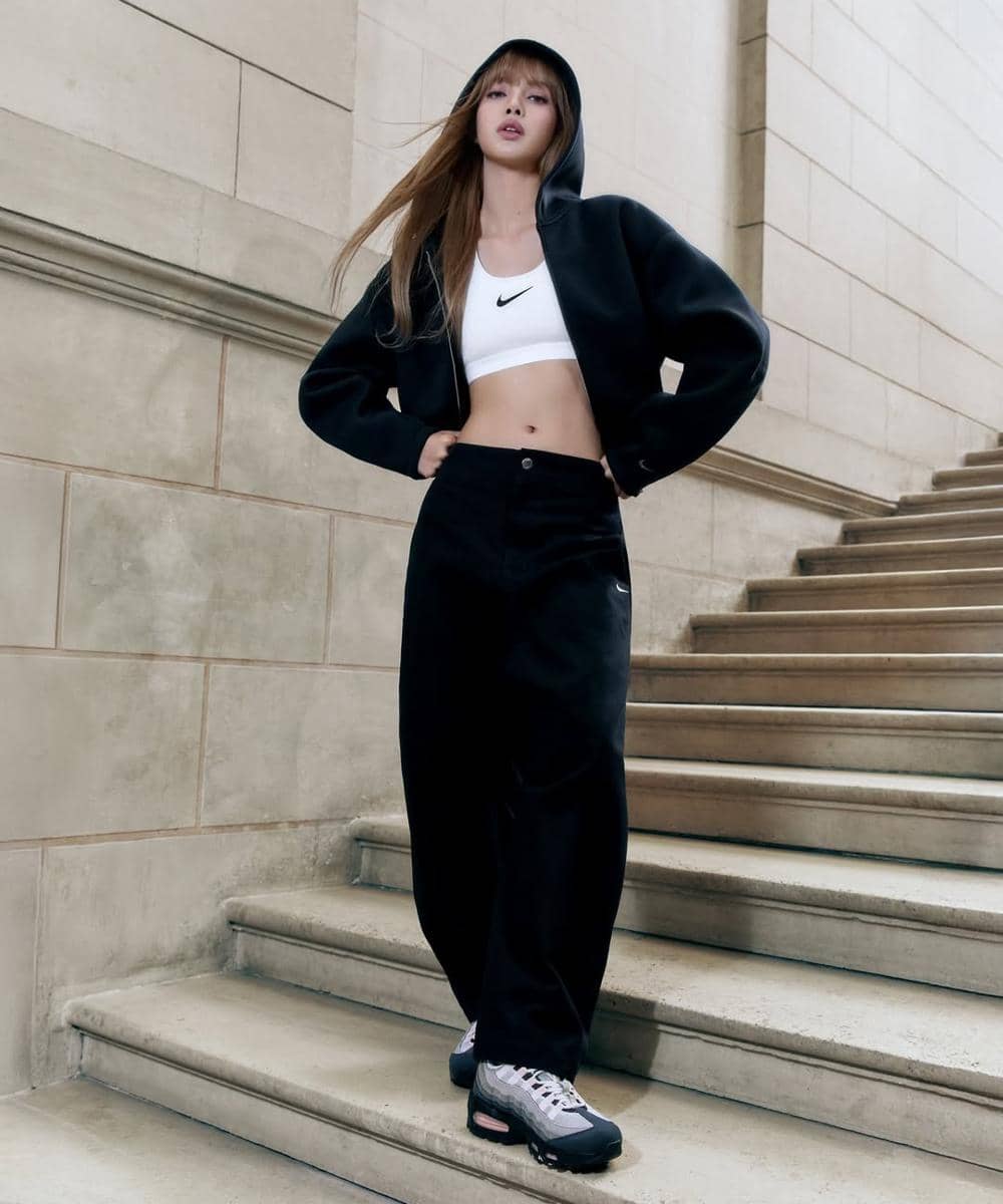 Lisa BLACKPINK 3.jpg