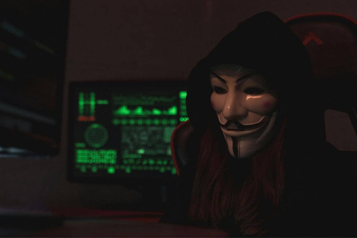 pelaku kejahatan dunia siber