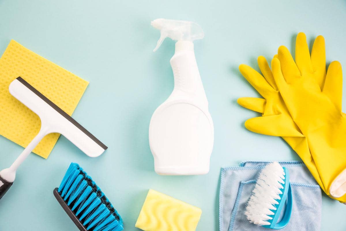 Warga Sambut Ramadan dengan Aksi Bersihkan Masjid Bersama