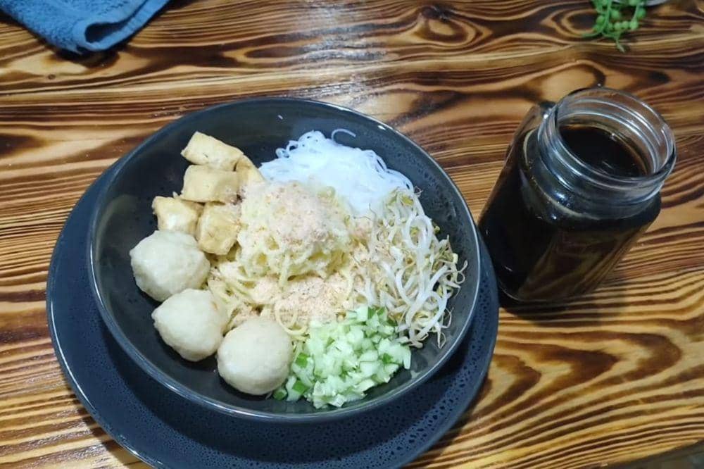 Asal Usul Rujak Mie Palembang, Kuliner Unik dengan Kuah Cuko Khas (3).jpg