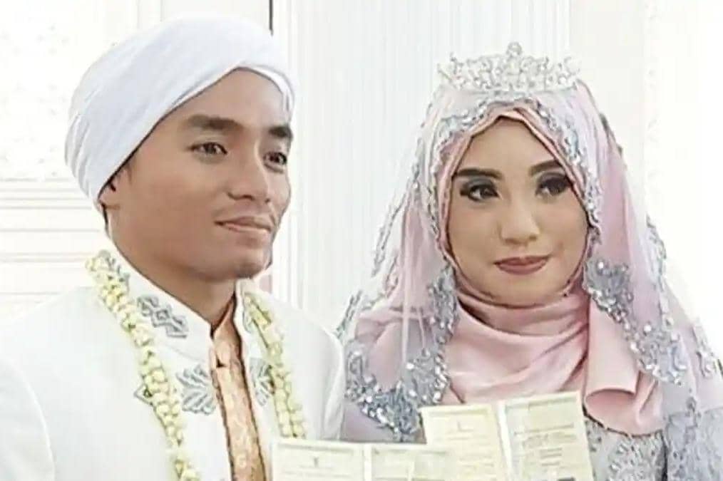 Pernikahan Artis yang Bertahan di Bawah 4 Bulan 4.jpg