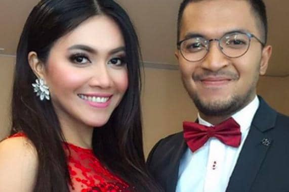 artis dekat dengan denada 5.jpg