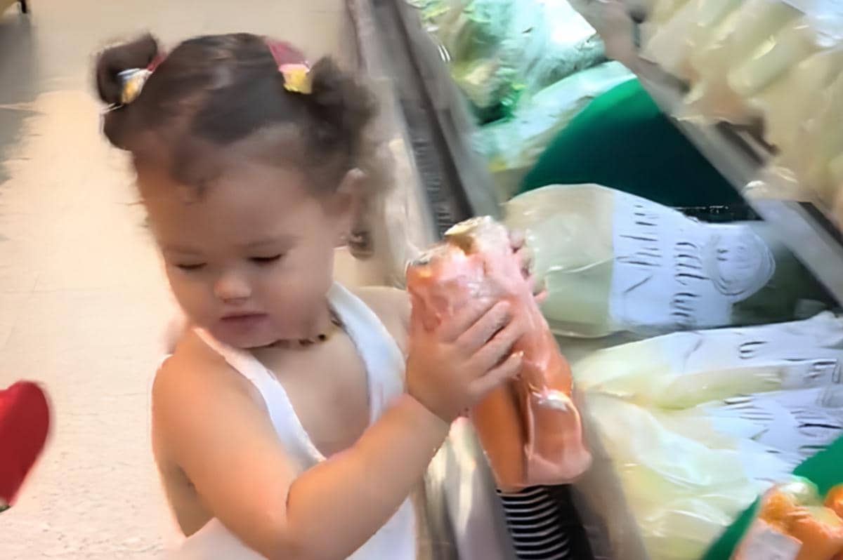 gambar Briella memegang wortel