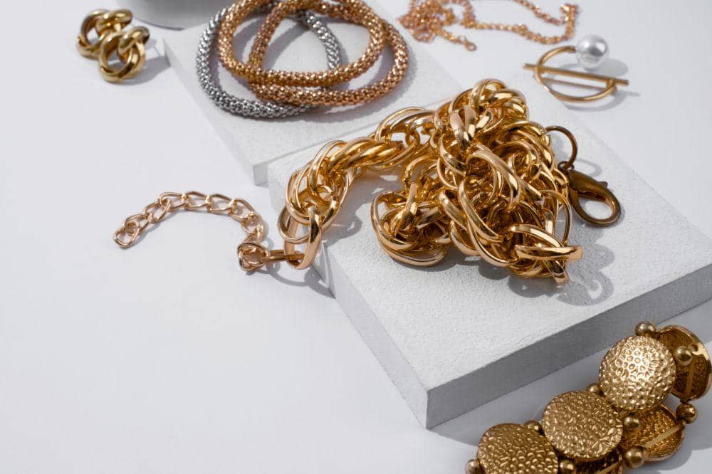 3 Tips Menjual Emas agar Tidak Rugi, Mulai dari Batangan hingga Online (2).jpg