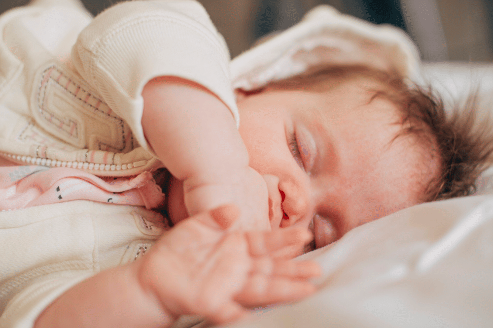 Cara Mengatasi Bayi Aktif agar Cepat Tidur di Malam Hari 5.png