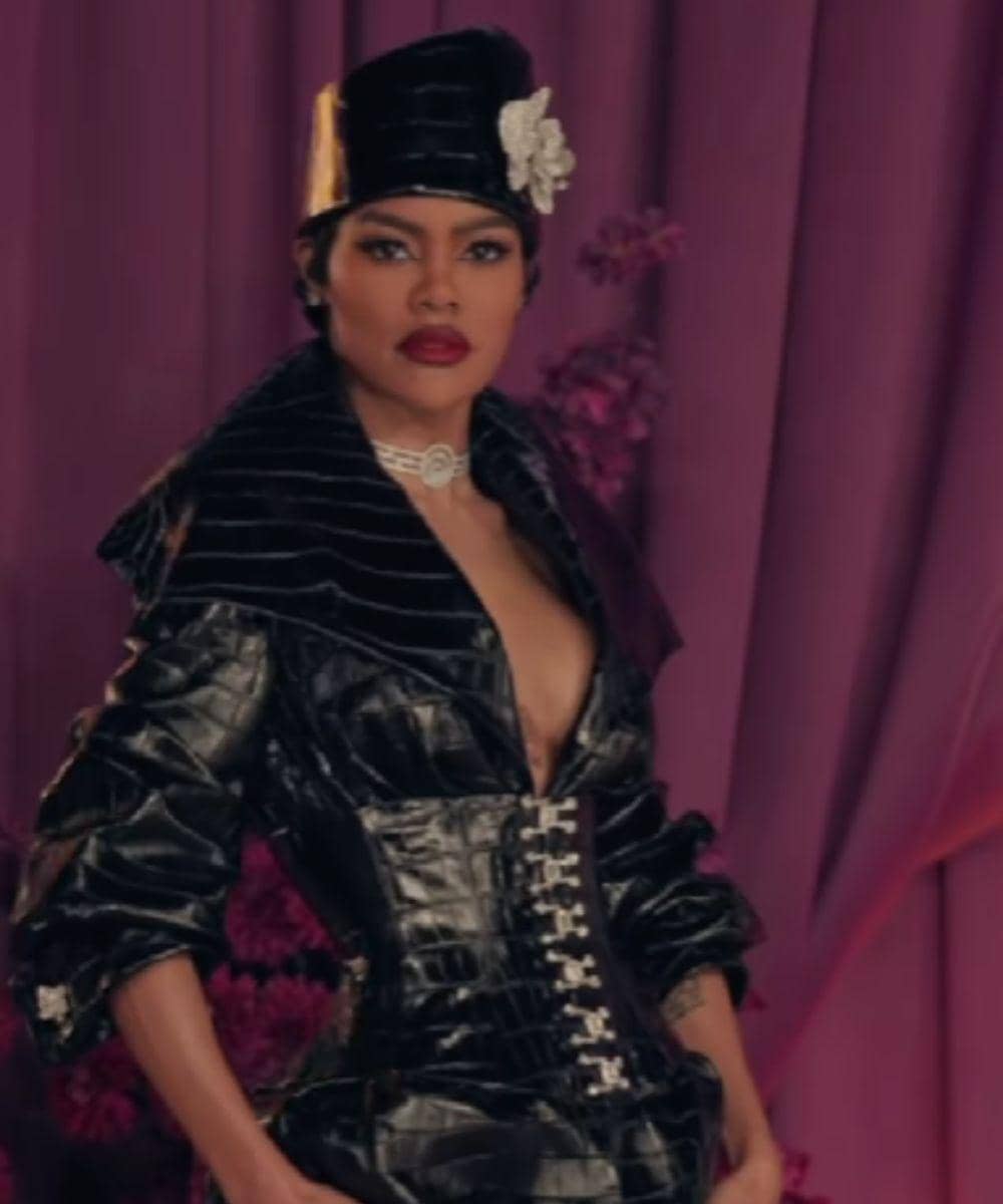 Teyana Taylor Memukau dengan Gaun Renda Hitam di Paris Fashion Week