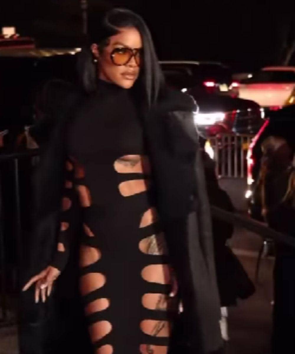 Teyana Taylor Memukau dengan Gaun Renda Hitam di Paris Fashion Week