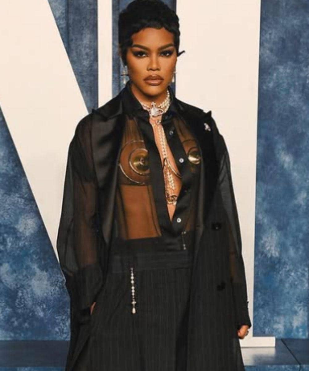Teyana Taylor Memukau dengan Gaun Renda Hitam di Paris Fashion Week