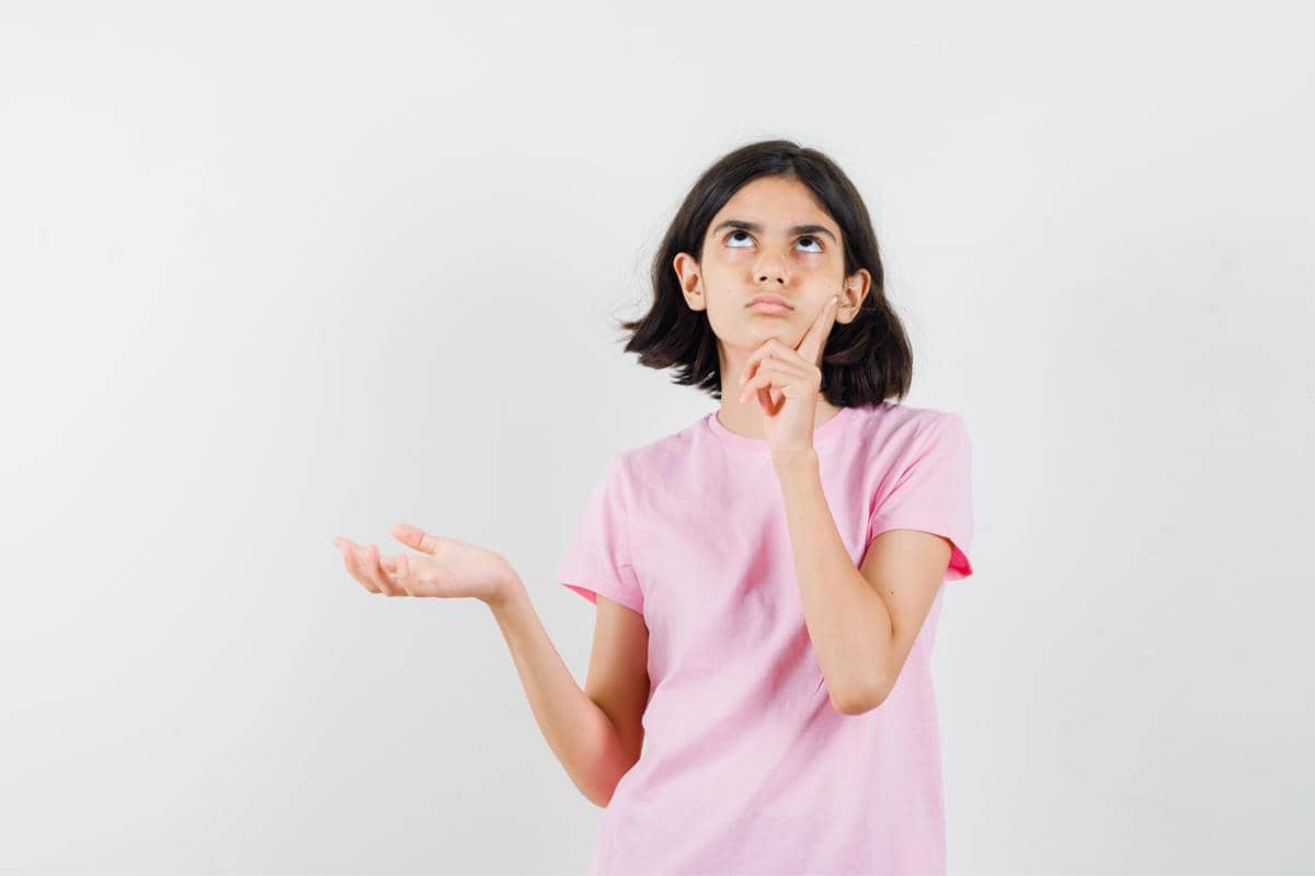 gambar anak sedang berfikir