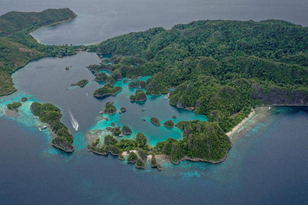 Asal Usul Nama Raja Ampat, Kisah di Balik Surga Bahari Indonesia (1).jpg