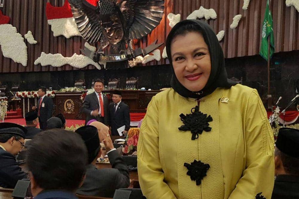 6 Fakta Emilia Contessa Ibunda Denada 4