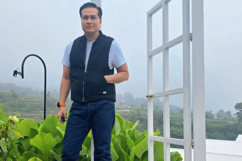 _7 Fakta Keluarga Adjie Pangestu, Diduga Papanya Ressa Rossano 1.png