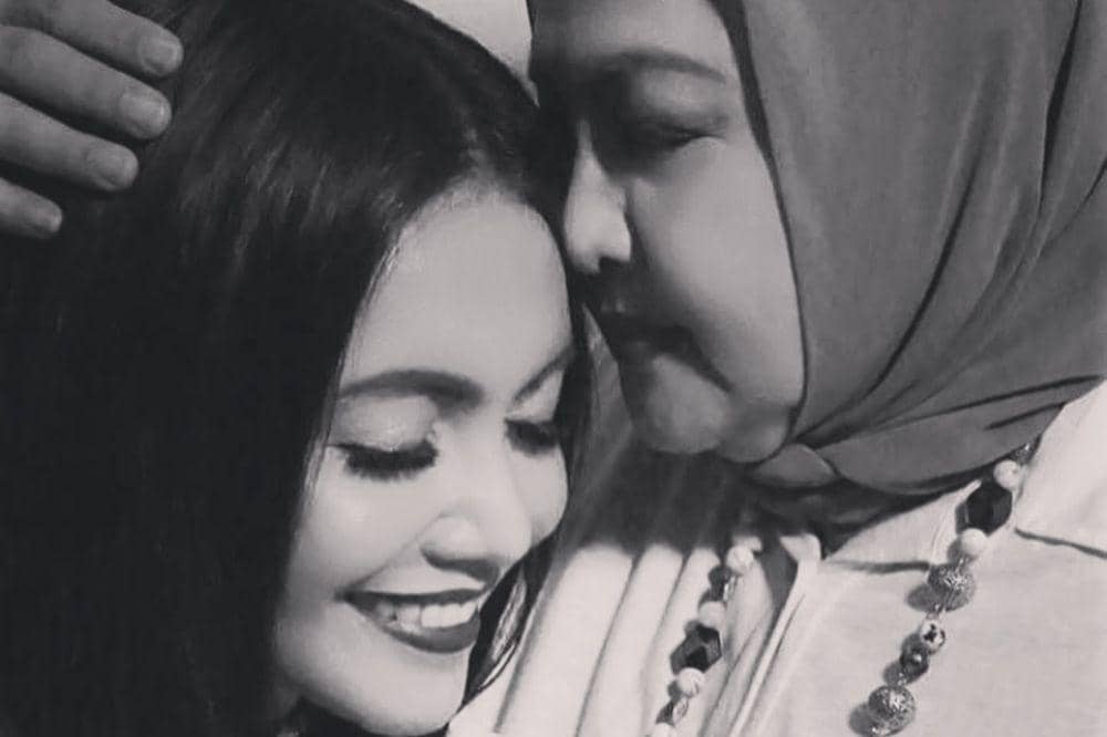 6 Fakta Emilia Contessa Ibunda Denada 6