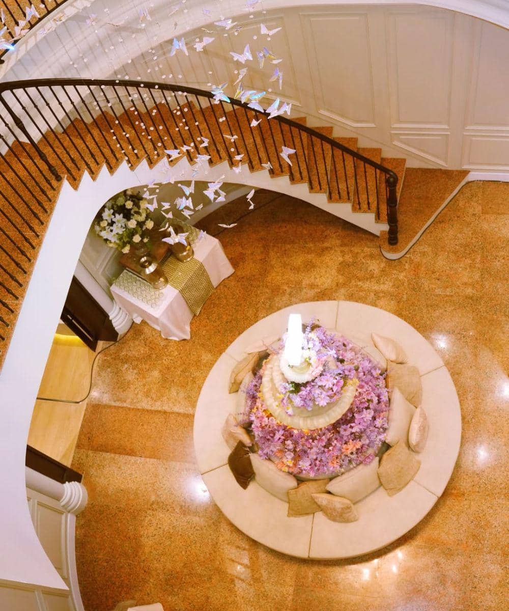 5 Foto Lampu Gantung di Kantor Tasya Farasya yang Mewah 4