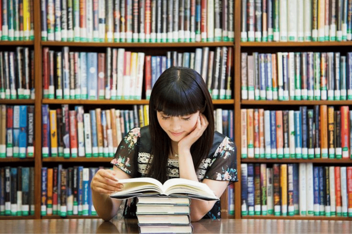 Alodita Kasih Tips Menyampul Buku ala Jepang, Praktis dan Estetik!