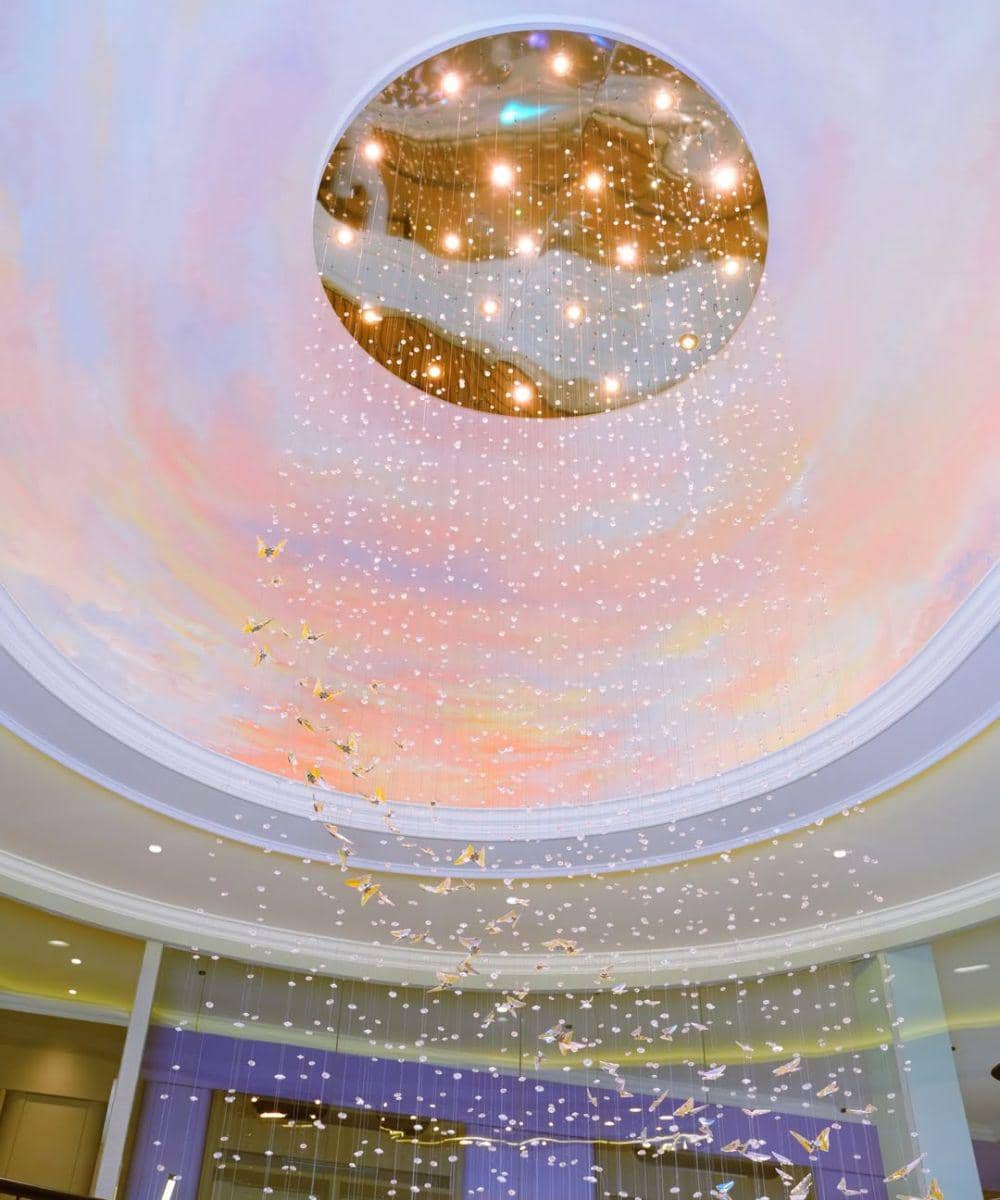 5 Foto Lampu Gantung di Kantor Tasya Farasya yang Mewah 5