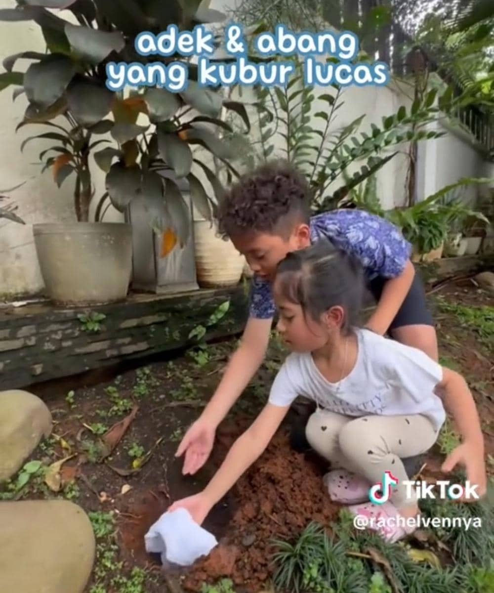 Xabiru dan Chava kubur Lucas