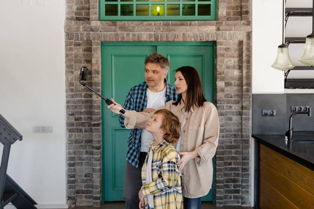 ilustrasi orangtua oversharing anak