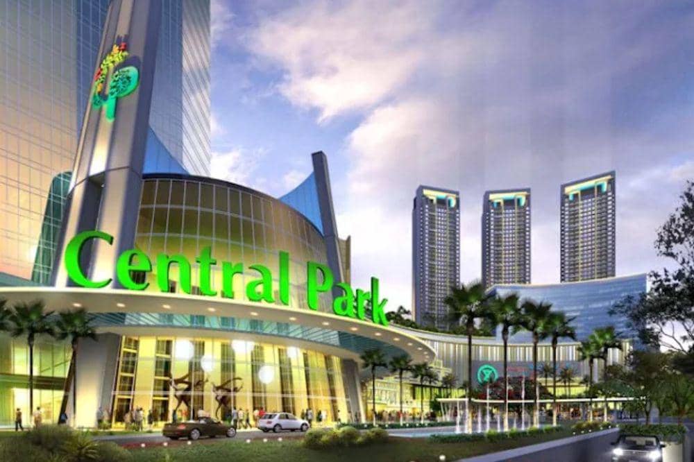 8 Tempat Makan Halal di Central Park, Nyaman buat Keluarga