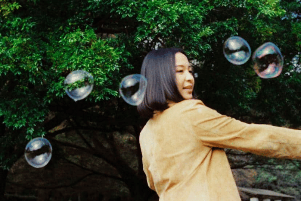 Mengenal Cherophobia, Tema Besar di Album Kedua Bernadya 