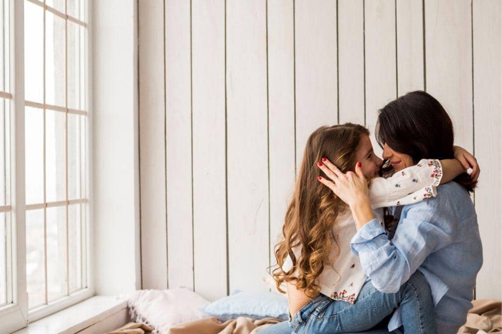 Mama memeluk anak