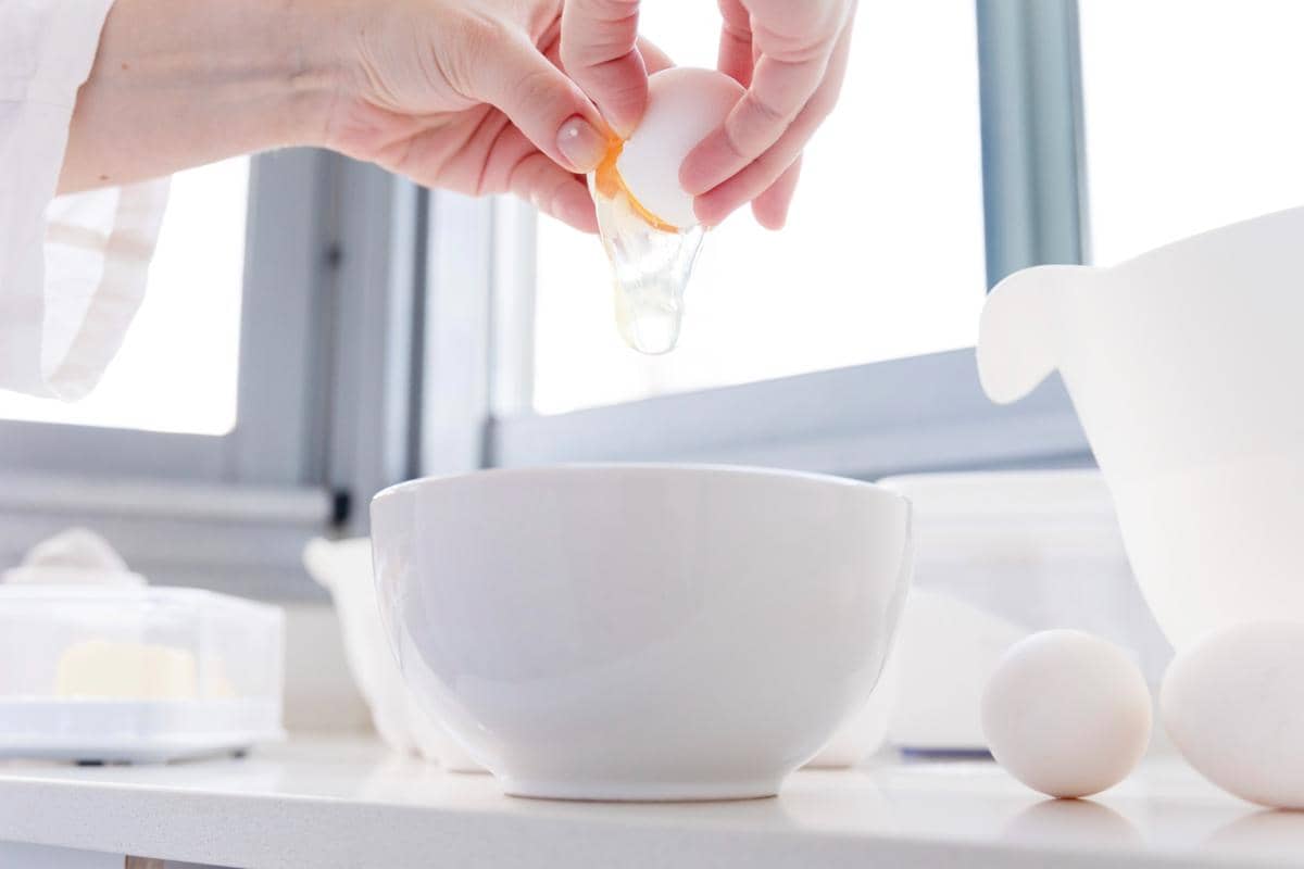 Benarkah Putih Telur pada MPASI Bisa Menyebabkan Bayi Alergi?