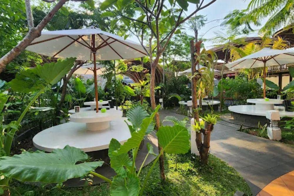 5 Tempat Makan Halal di PIK 2, Ada Pemandangan Pasir Putih