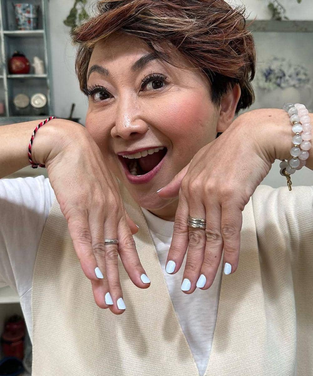 Profil dan Biodata Indy Barends, Presenter Ikonik Hiburan Tanah Air (4).jpg