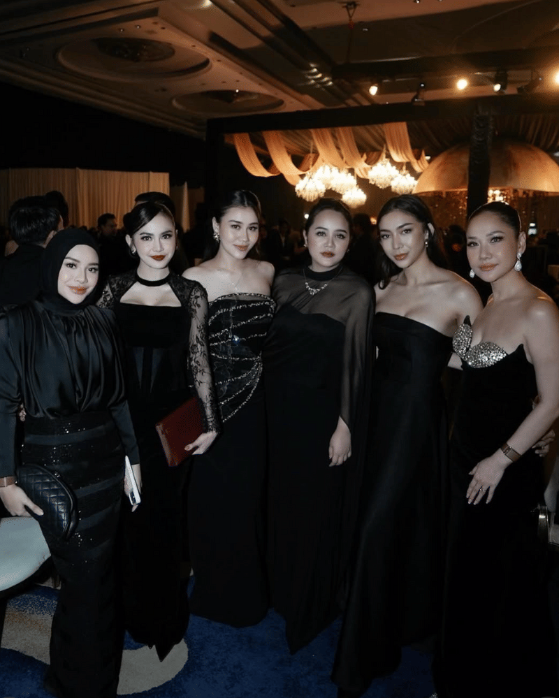 artis di nikahan rangga & angie