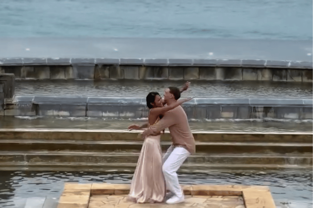 Shanty Dilamar Sang Kekasih di Tepi Pantai, Indah dan Romantis!.png