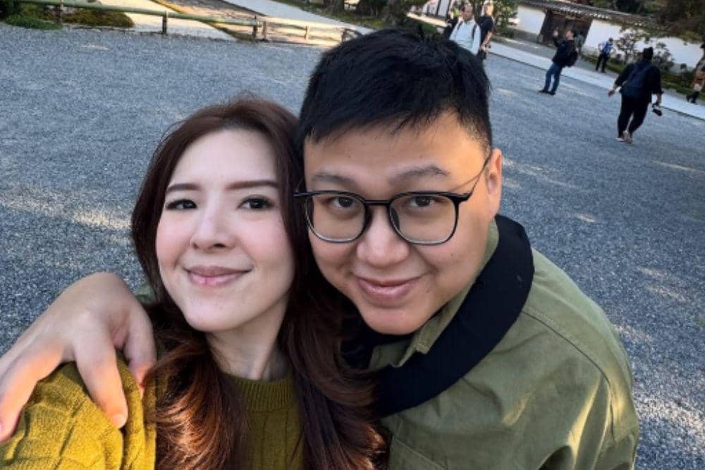 Nikmati Momen Bertiga, Ken & Grat Belum Rencana Tambah Momongan (2).jpg