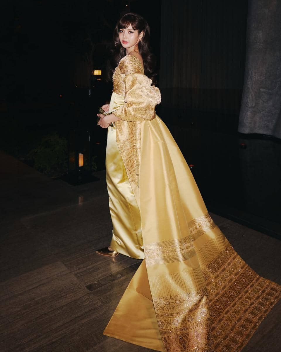 lisa blackpink dress emas
