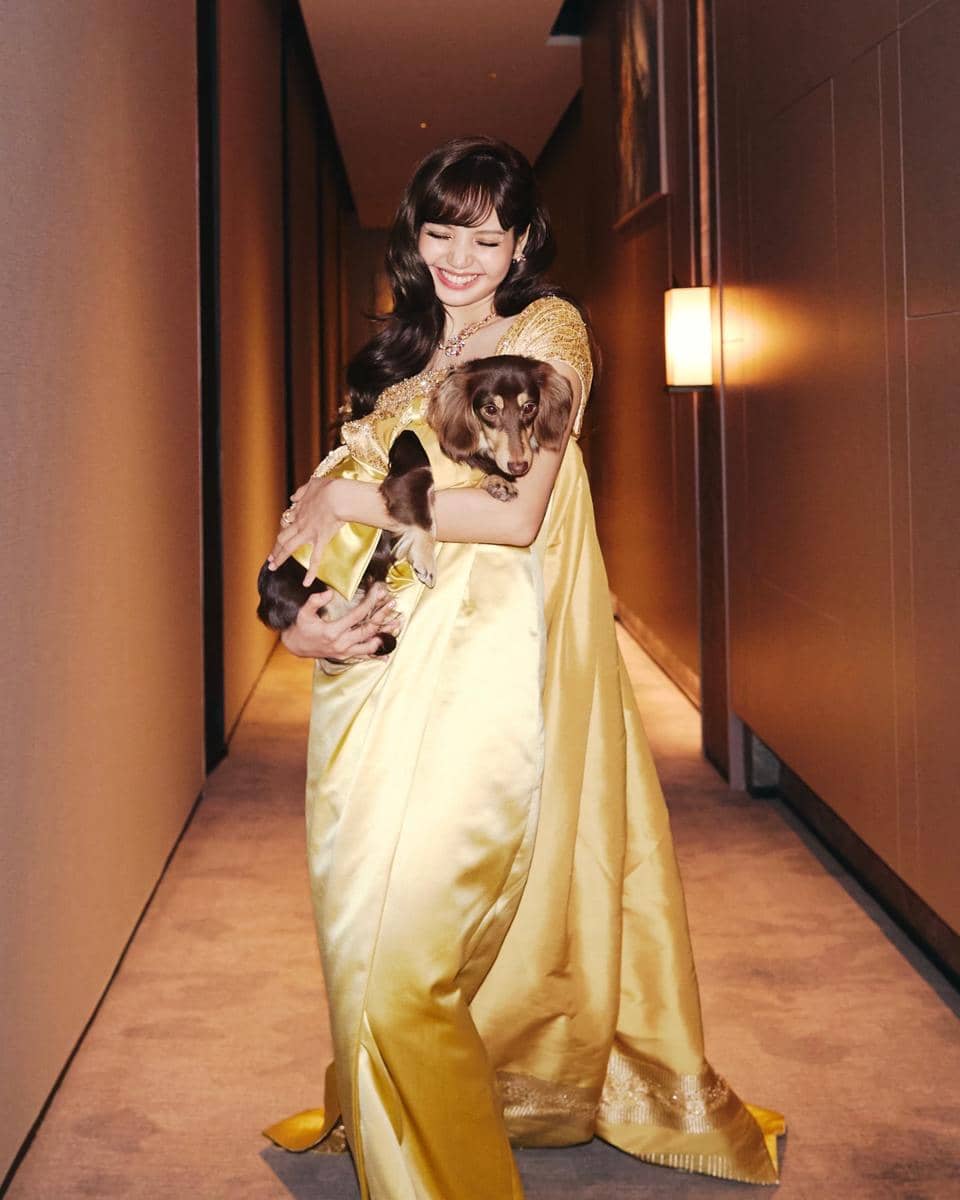 lisa blackpink dress emas