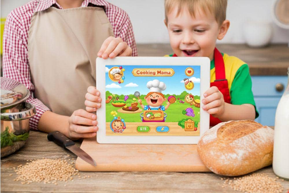 Anak bermain game masak