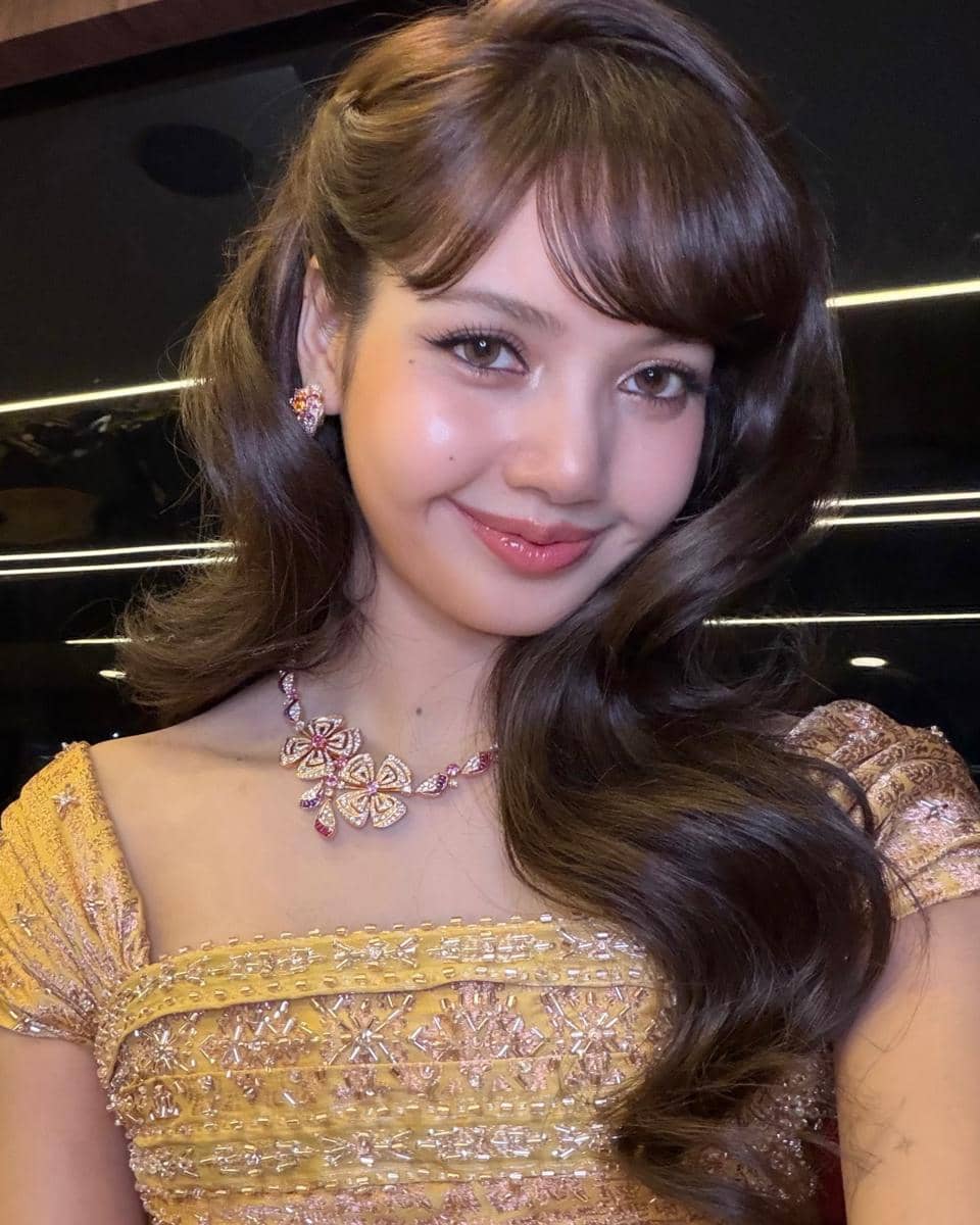 lisa blackpink dress emas