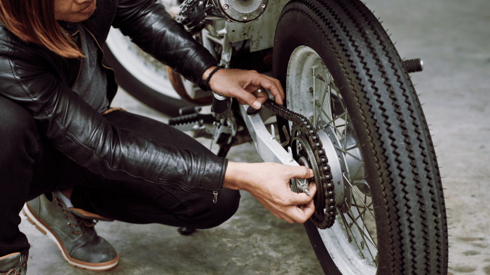 7 Penyebab Bunyi Kletek Kletek pada Rantai Motor