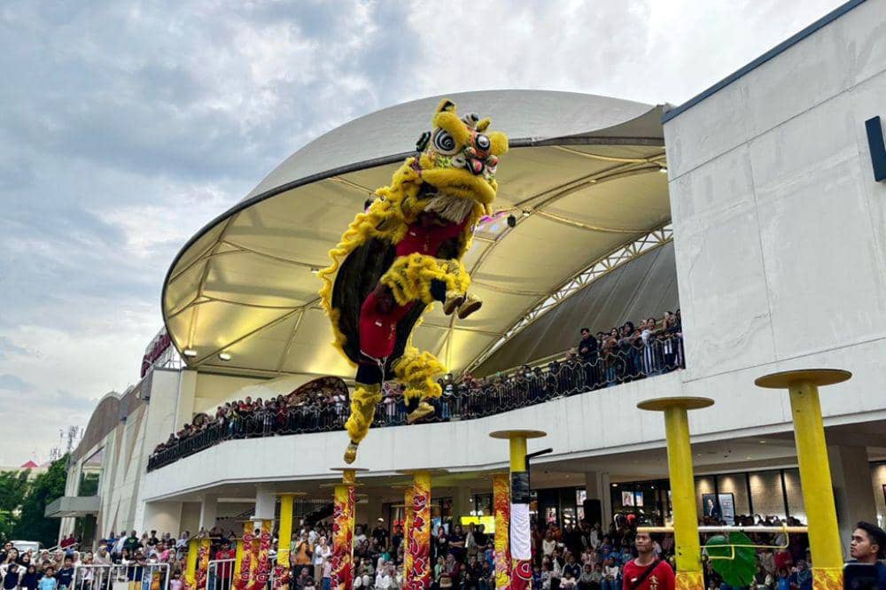 Pertunjukan Barongsai di Mal Lippo