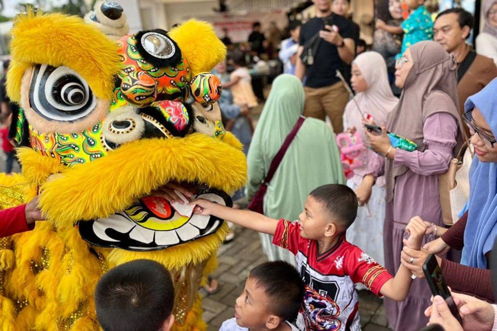 Pertunjukan Barongsai di Mal Lippo