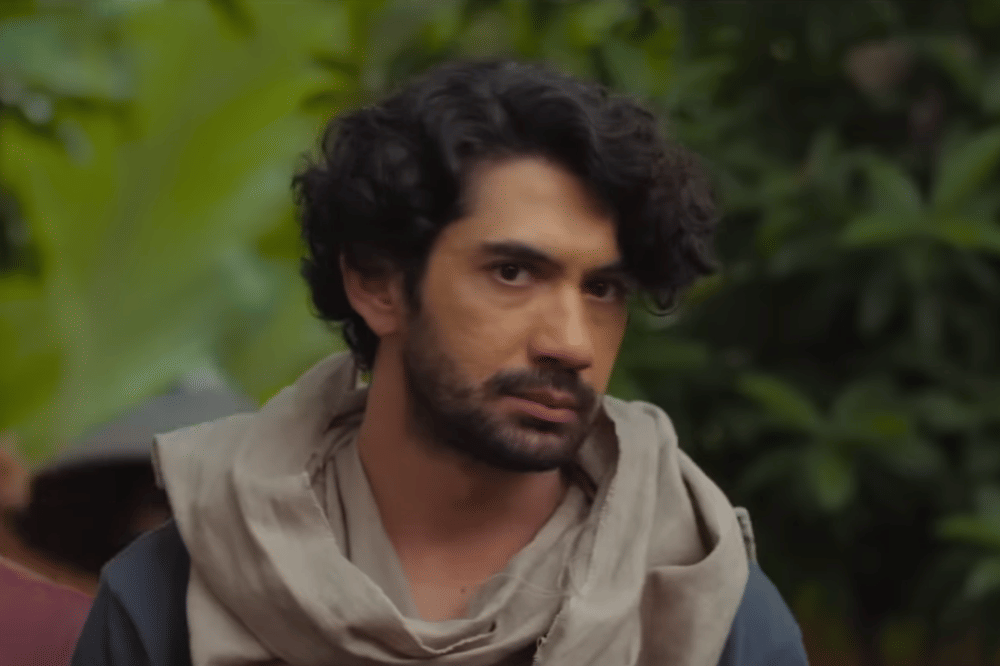 Sempat Menolak, Ini Alasan Reza Rahadian Akhirnya Main Film Suzzanna (2).png