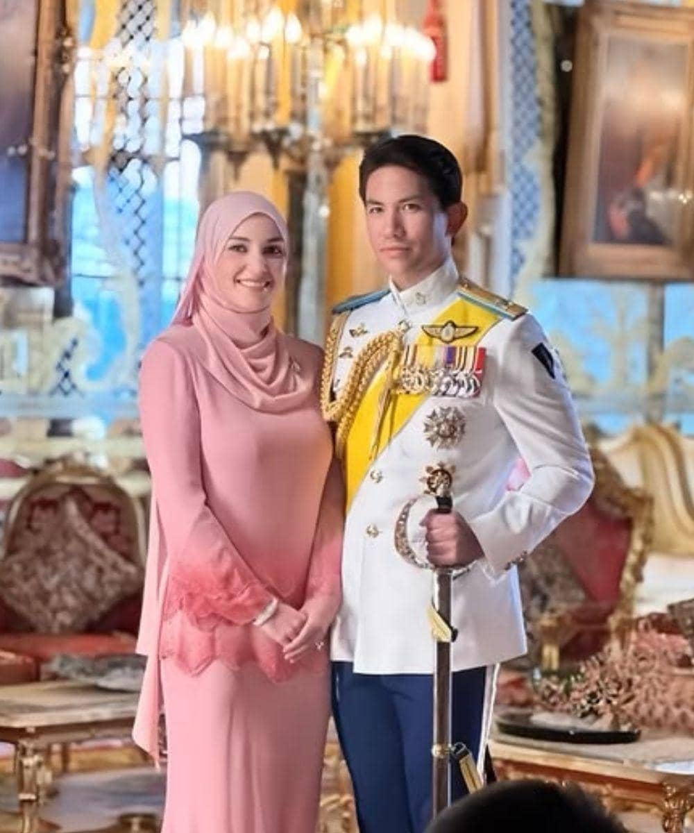 Potret Pangeran Mateen dan Istri saat Sambut Kelahiran Anak Pertama  (3).jpg