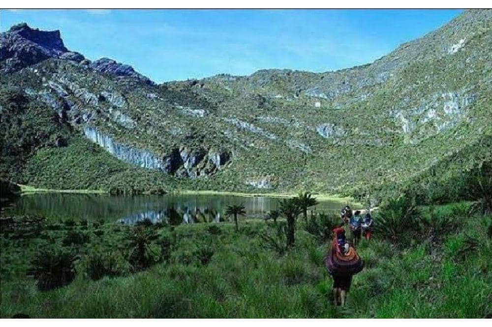 5 Danau Tertinggi di Indonesia, Ranu Kumbolo Masuk Dalam Daftar Ini (Danau Larson)