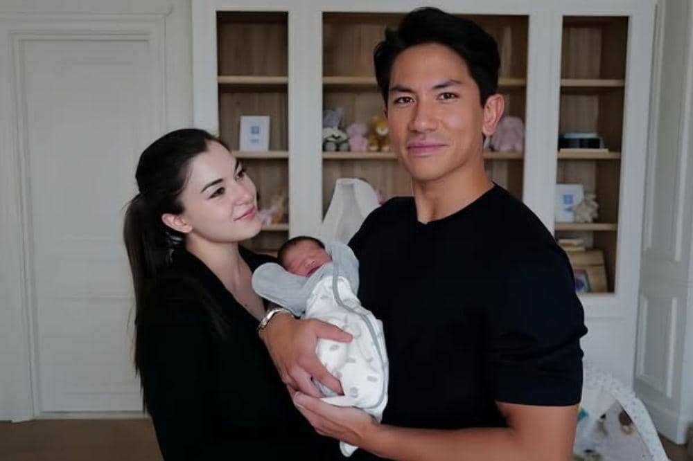 Potret Pangeran Mateen dan Istri saat Sambut Kelahiran Anak Pertama  (1).jpg