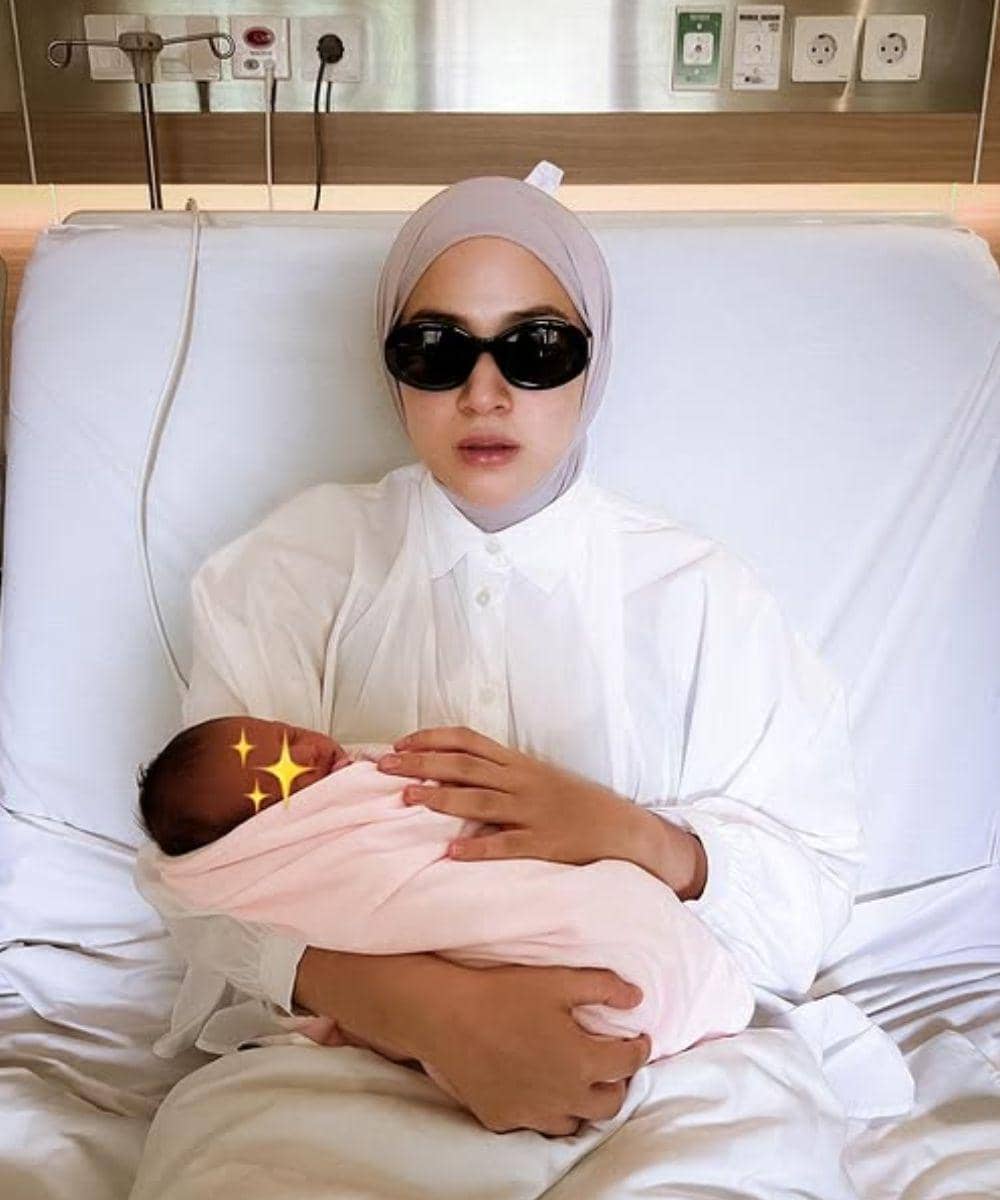 Jalani Fase Menyusui, Nina Zatulini Penasaran Rasa ASI setelah Pumping (2).jpg