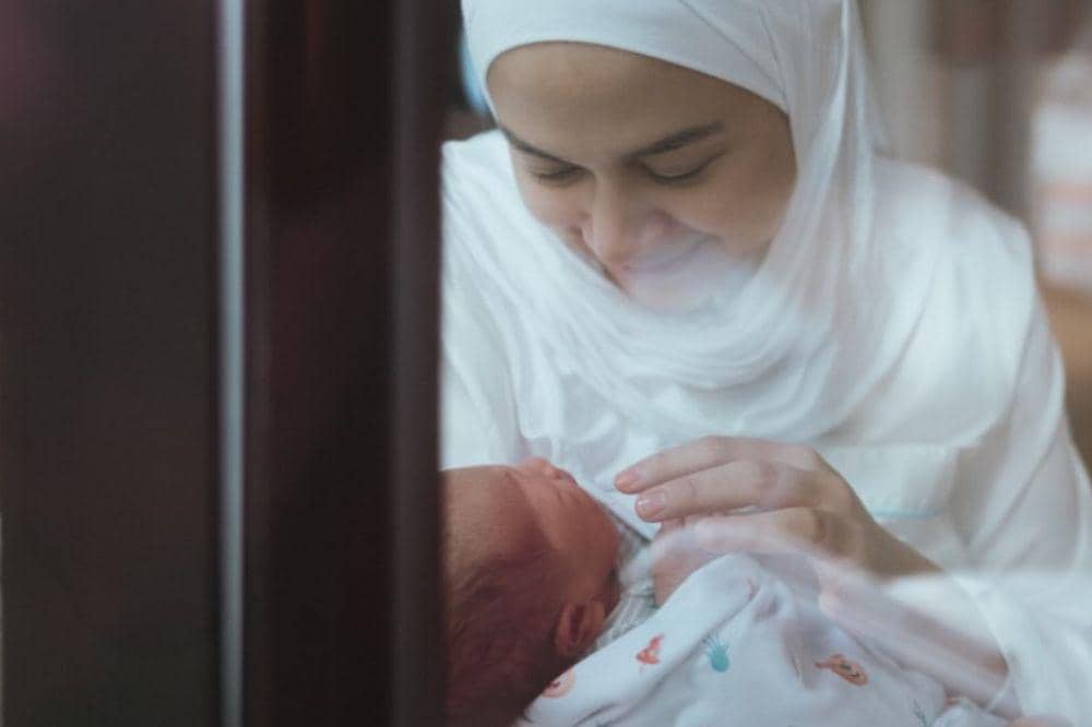 Jalani Fase Menyusui, Nina Zatulini Penasaran Rasa ASI setelah Pumping (1).jpg