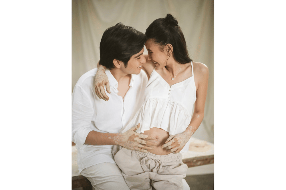 Foto Maternity Shenina Cinnamon dengan Angga Yunanda 2.png