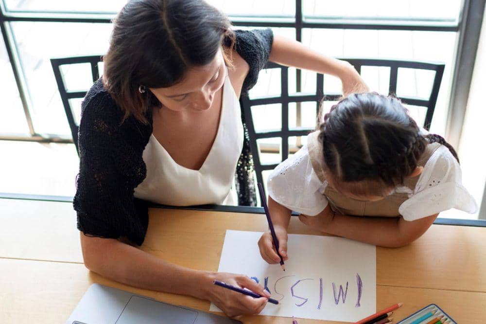 Mama ajarkan anak baca