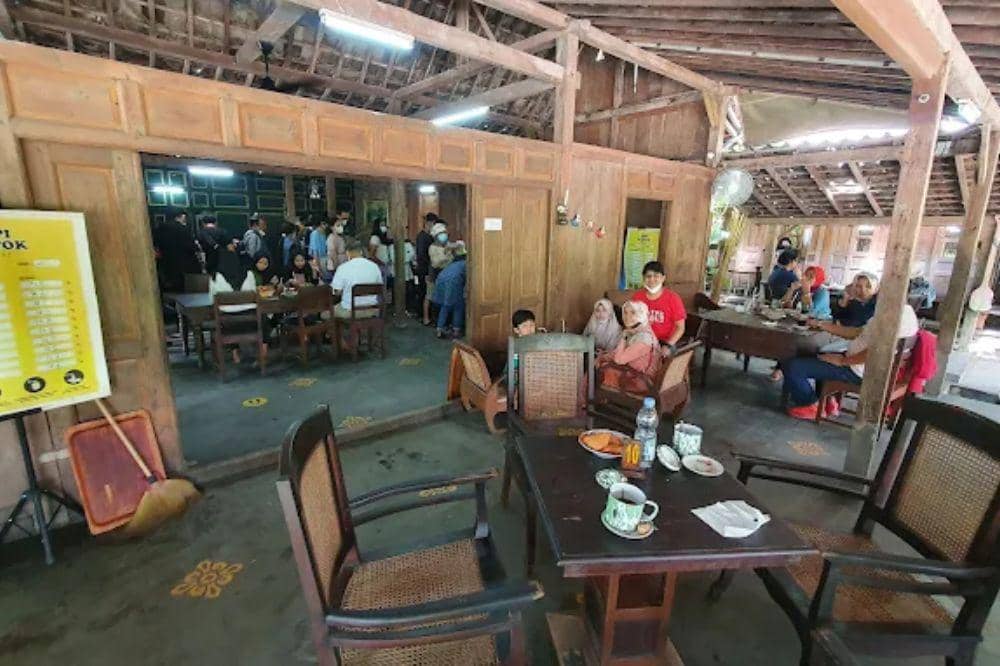 6 Tempat Sarapan di Jogja yang Murah dan Enak, Ada Lupis Mbah Satinem