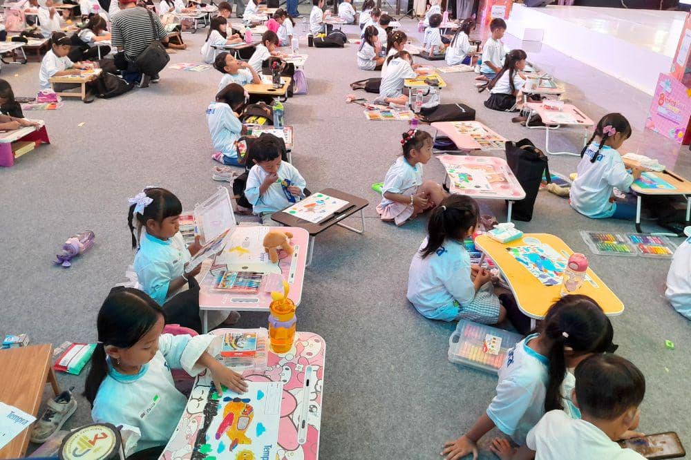 Suasana lomba mewarnai di acara Popmama Birthday Bash 2026