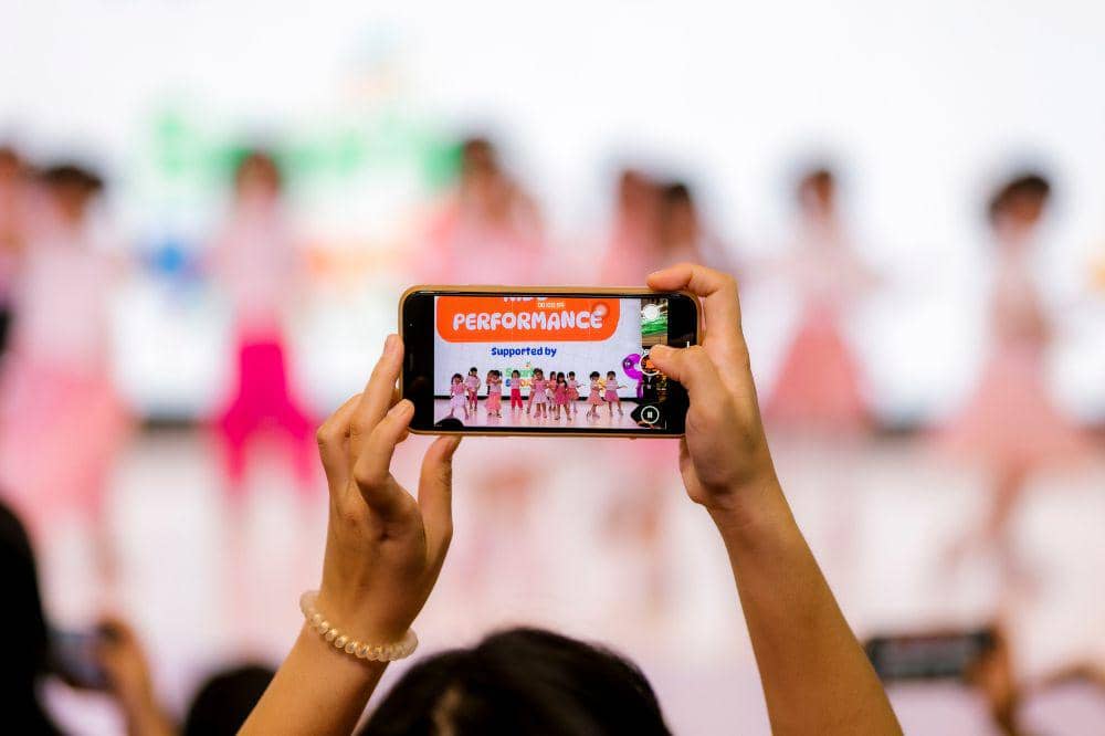 Penampilan Sparks Academy di acara Popmama Birthday Bash 2026